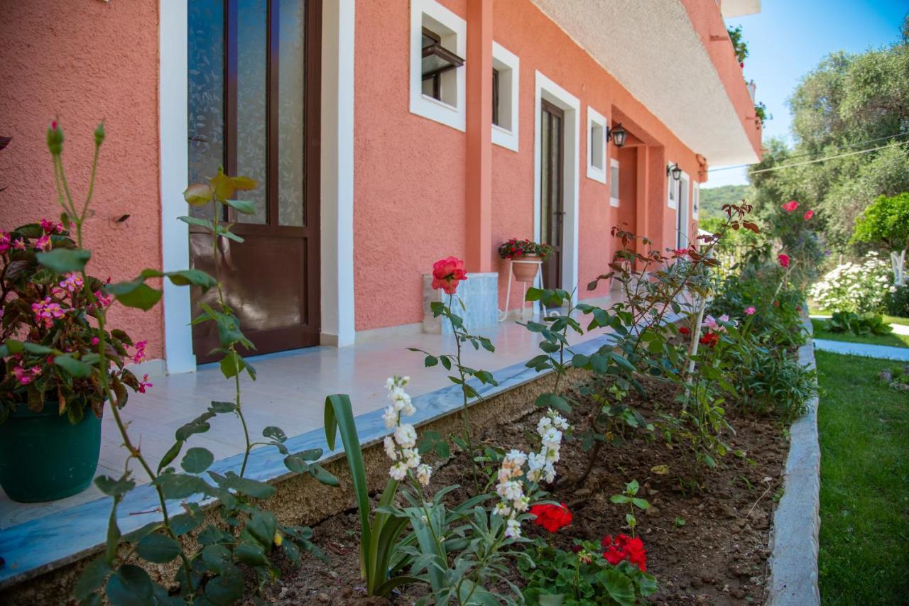 Costas Apartments Mesongí Buitenkant foto