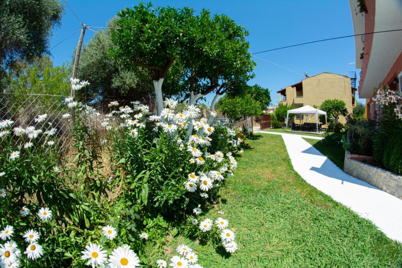 Costas Apartments Mesongí Buitenkant foto