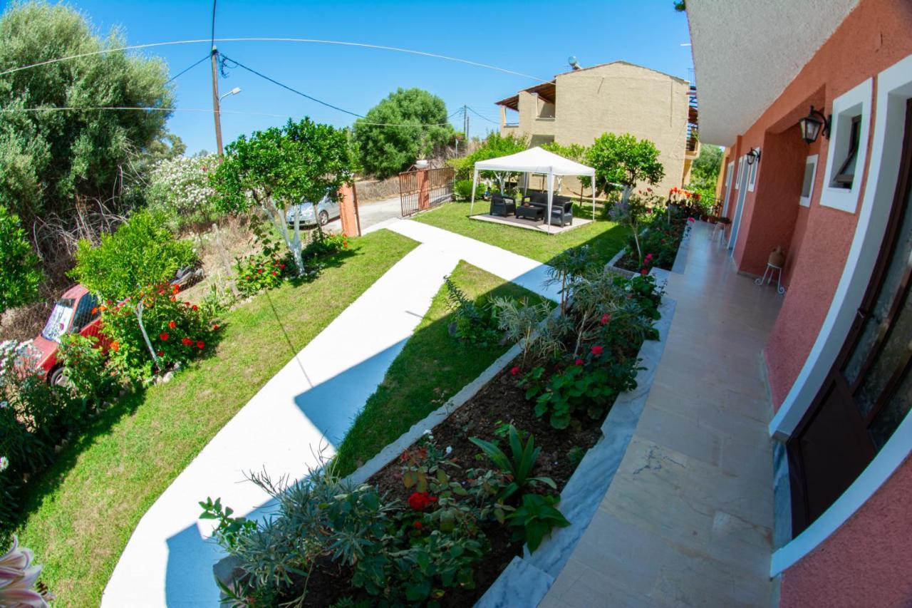 Costas Apartments Mesongí Buitenkant foto